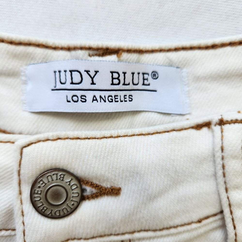 Judy Blue Rainbow Road Ecru Shorts Embroidered Frayed Hem Soft Stretchy Cute - Picture 8 of 13